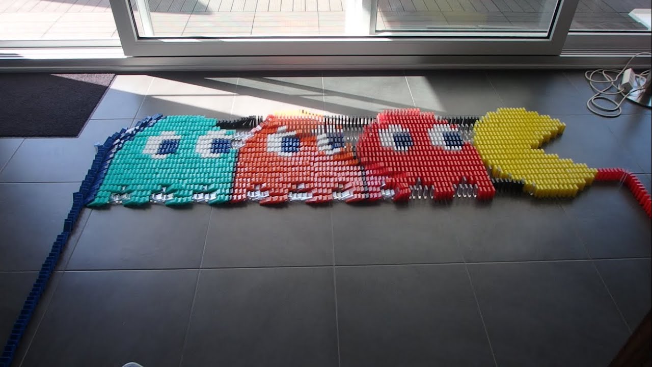 Retro Videogames in 15000+ Dominoes