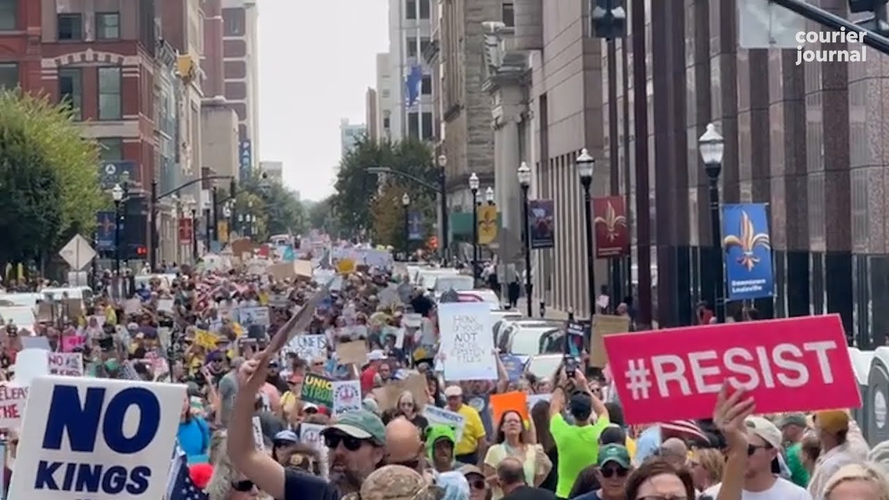 Протест «Нет королям» в Луисвилле привлёк тысячи демонстрантов против Трампа на митинг в Кентукки
