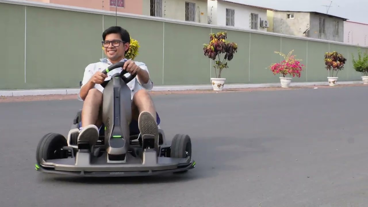 DISFRUTANDO DE UN GOKART NINEBOT ELECTRICO Y MUY VELOZ
