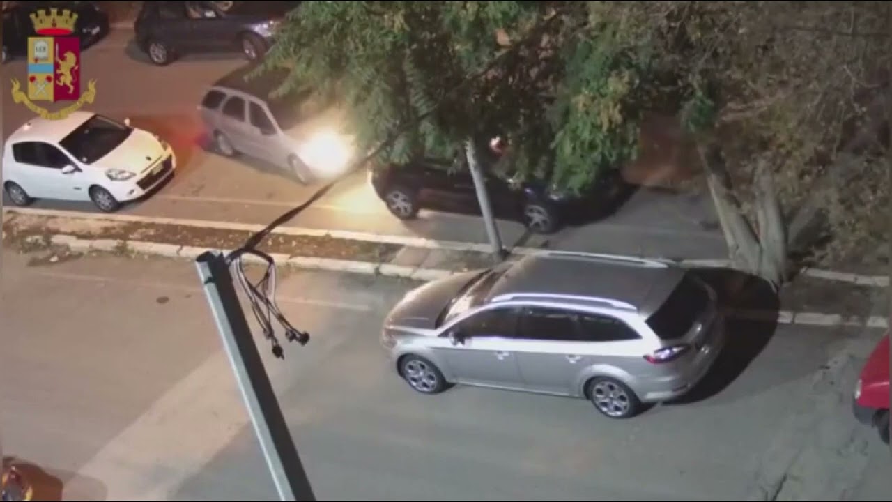 Cerignola, sgominata banda di 26 persone: rivendevano pezzi di auto rubate su internet