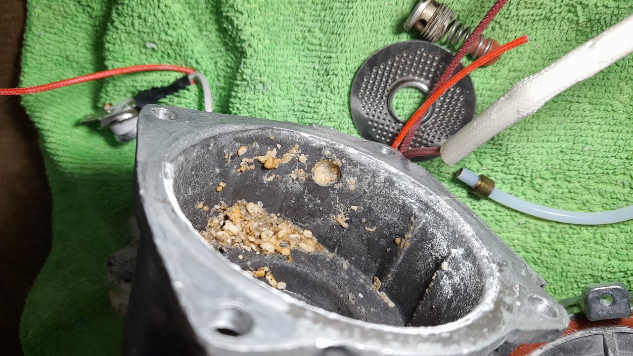 Cafetera espress no echa agua porque tiene la entrada a su caldera obstruida