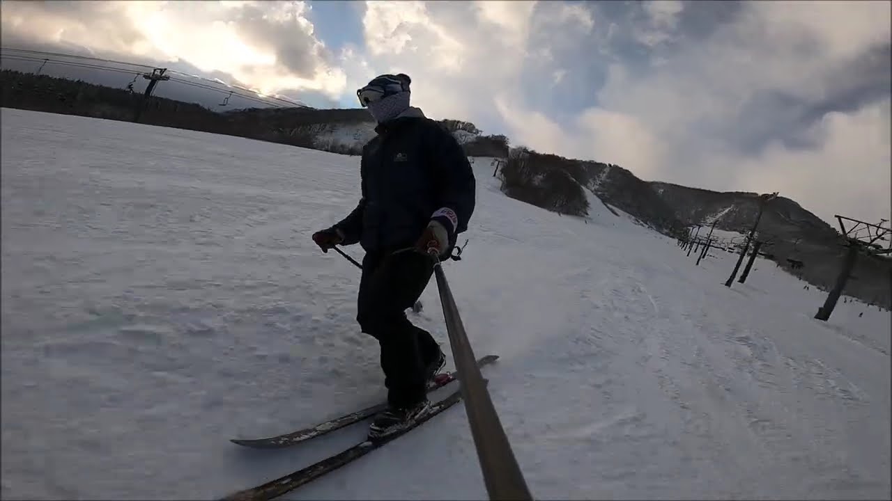 260103 Watch at 0.25× speed—you might see the angle between the two skis.