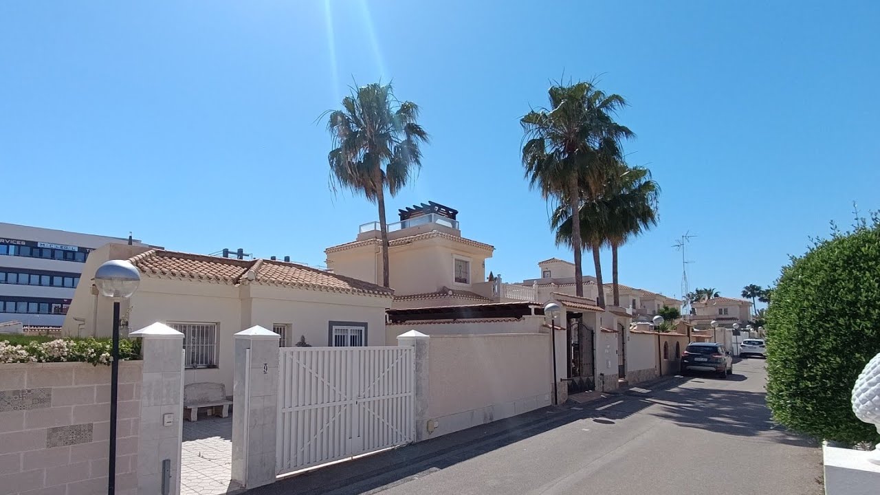 Reserved 224,900€ Playa Flamenca, detached 2 bed villa in gated community with communal pool