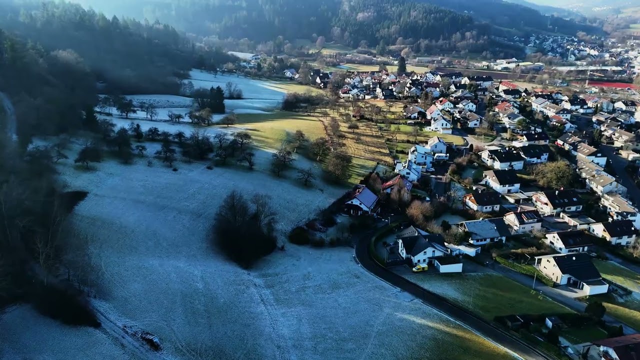 Mit Air 3 Drohne in Murrhardt Weststadt Südl. Stadtrand richtung Friedhof am 20.01.26.  in 4k.