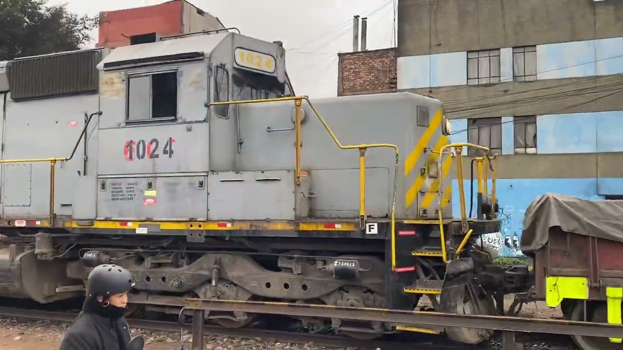 FVCA # 702 EMD JT26CW-2B - FCCA # 1024 EMD SD40T-2 & FCCA # 1033 GE C40-8W (24-08-2025)
