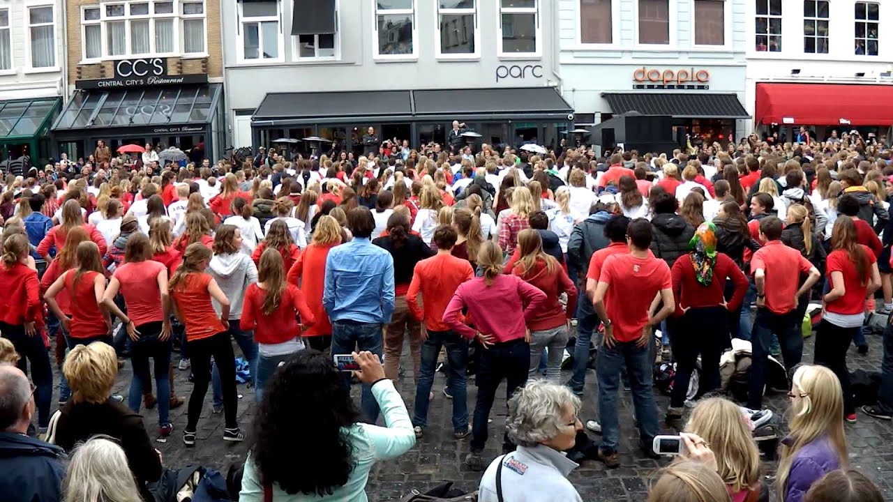 Flashmob Stedelijk Gymnasium Breda op Grote Markt deel 3 (vervolg)
