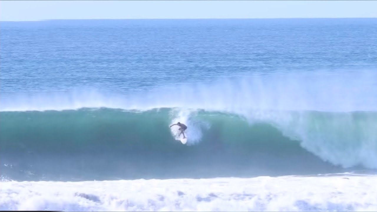 A Moment Every Surfer Dreams Of! 