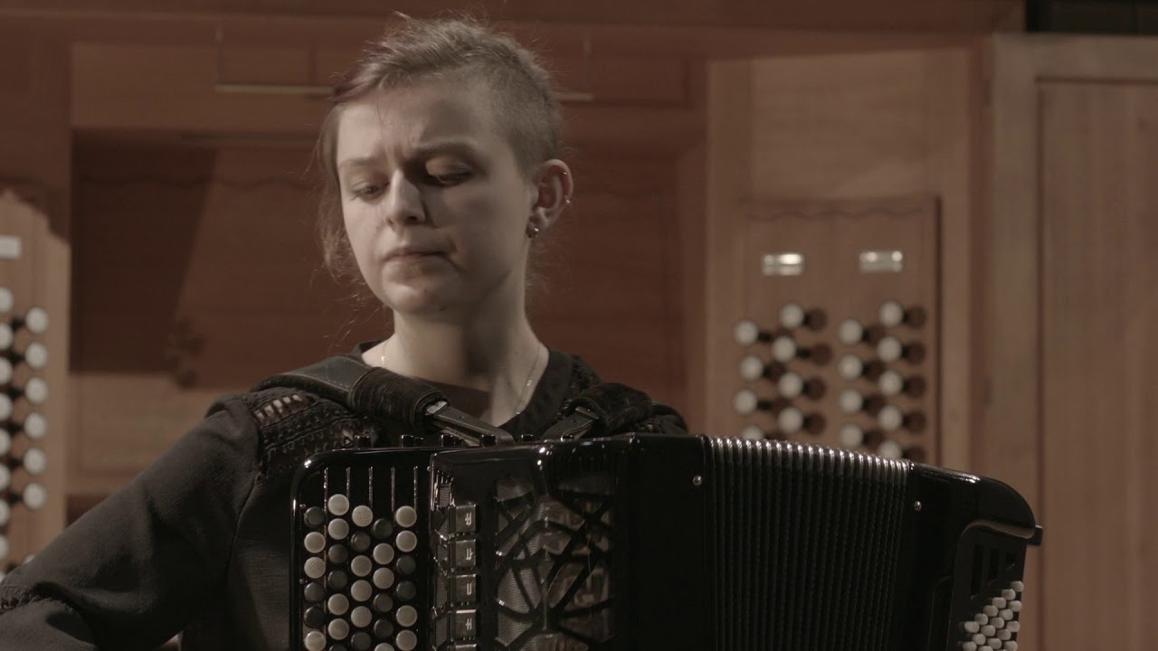 Bach Concerto BWV 978 - 2nd movement, Julia Sinoimeri, accordion