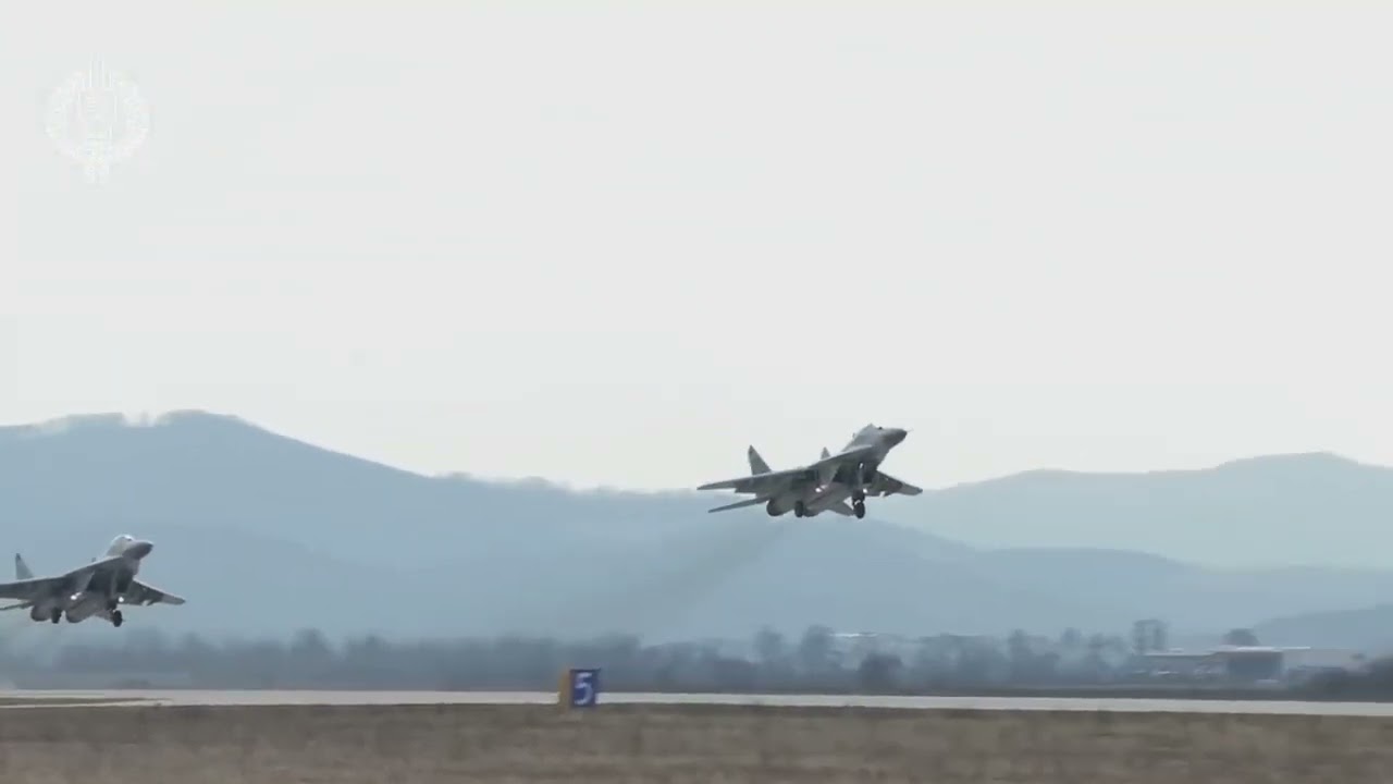 Ako odleteli prv&eacute; slovensk&eacute; migy na Ukrajinu? Boli na nich slovensk&eacute; v&yacute;sostn&eacute; znaky?