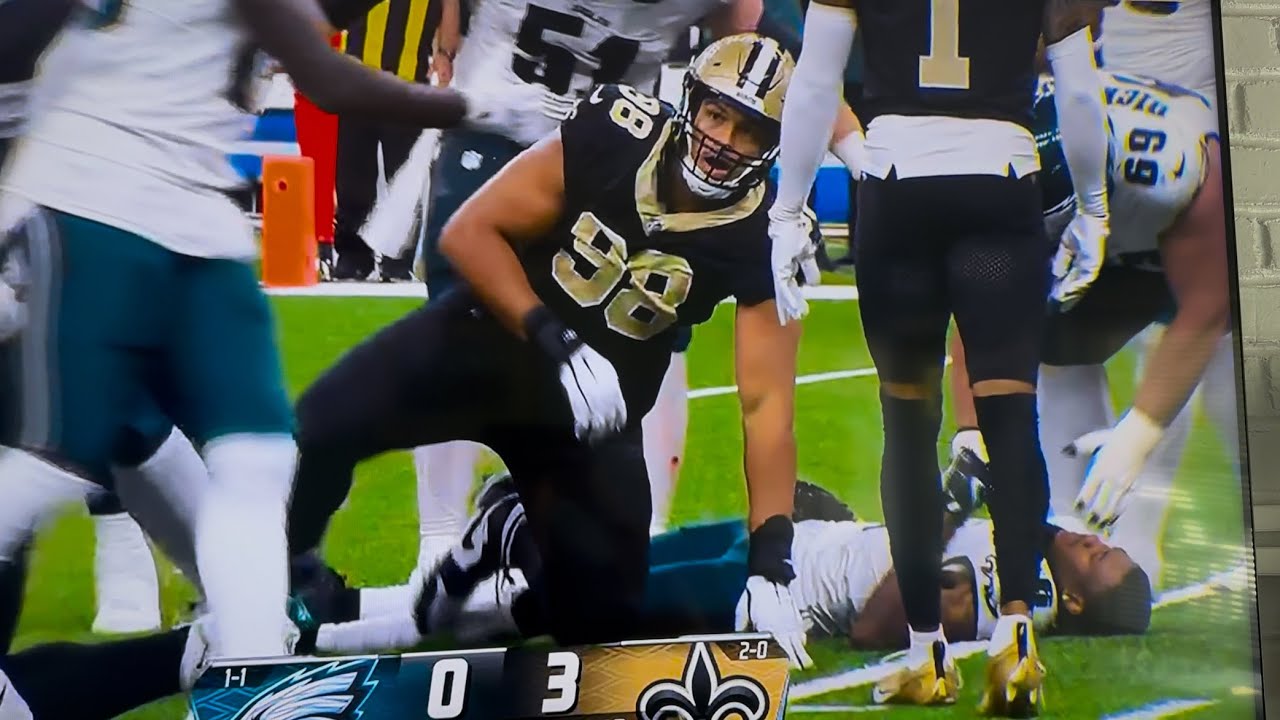 Devonta smith knocked out on the field vs the saints