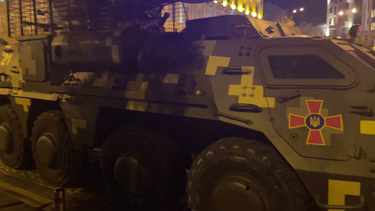 Військова техніка на Михайлівській площі