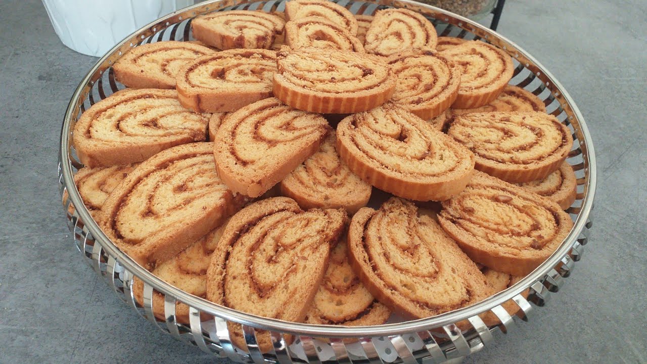 فقاص رولي بالمربى و اللوز مقرمش و بمكونات بسيطة /Fekkas au confiture amandes/biscuit sec croquant