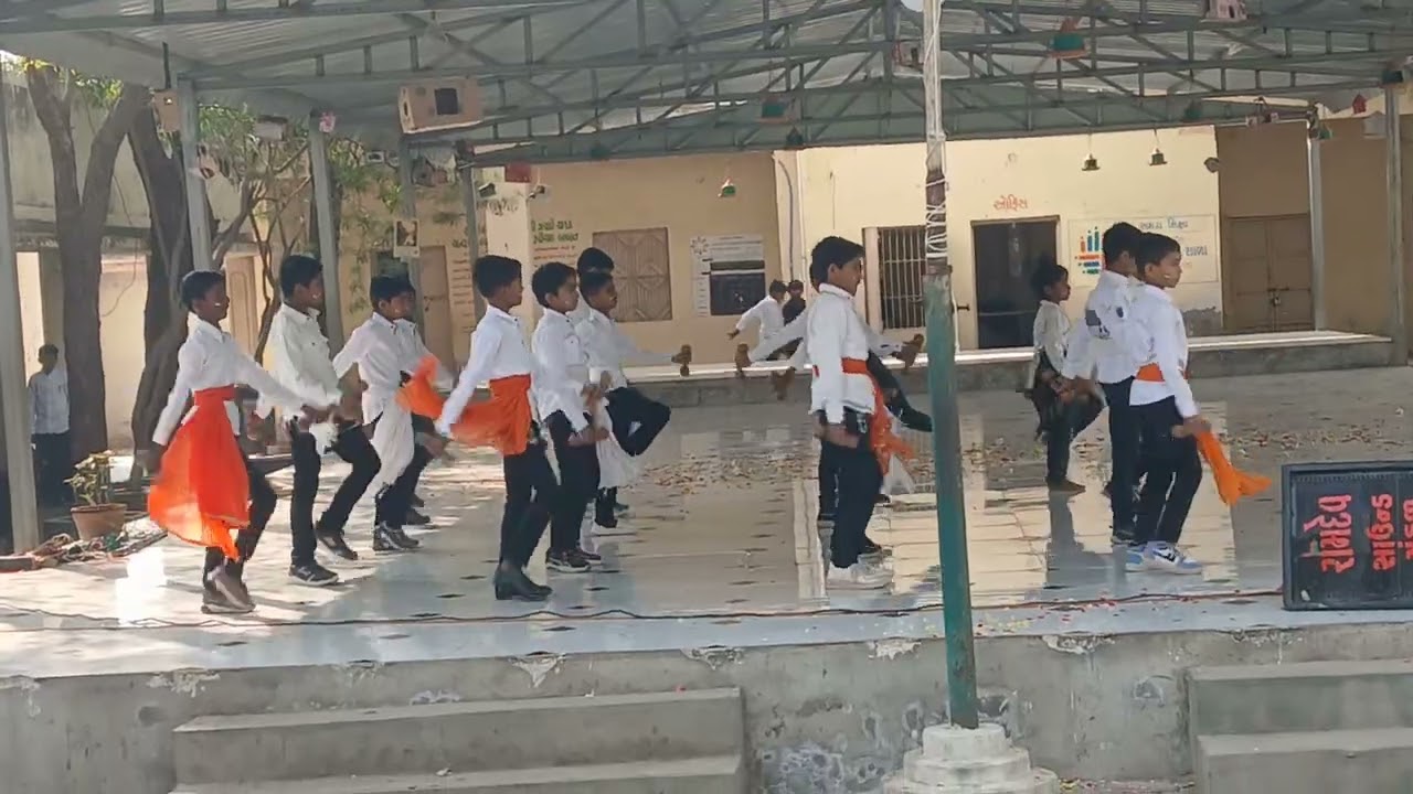 Nanha munna rahi hu...dambel dance Limbadiya primary school 