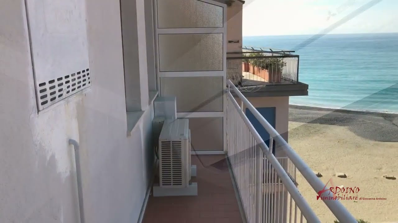 SAN BARTOLOMEO AL MARE ATTICO FRONTE MARE RISTRUTTURATO CON POSTO AUTO PRIVATO