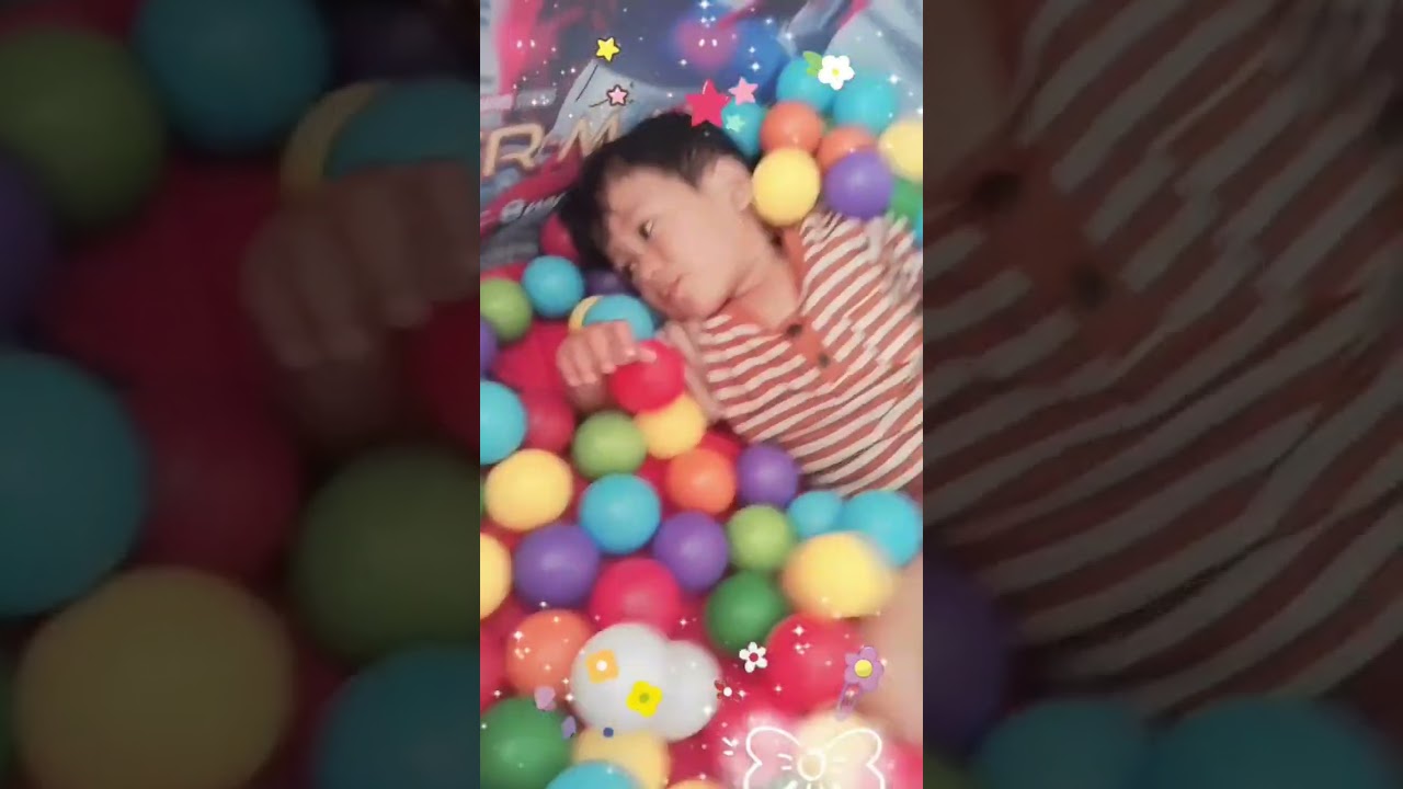 temenin mamake kerja sambil main kuda-kudaan 