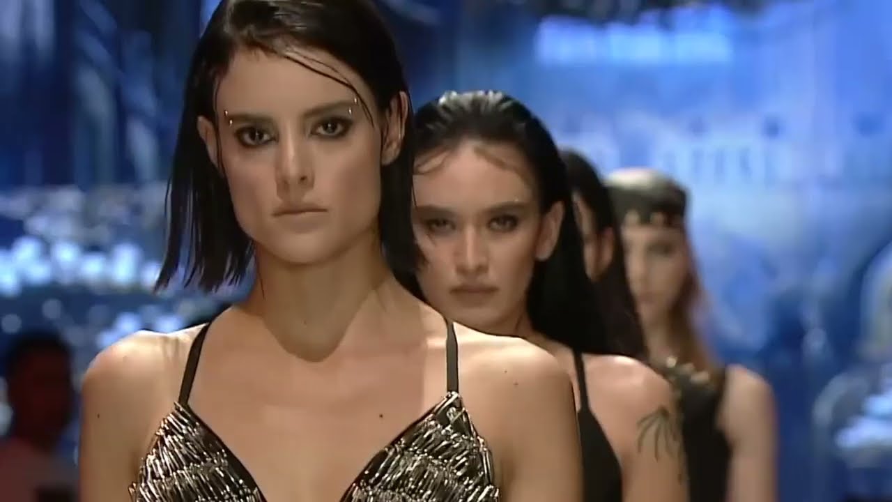 L A U R A  L A Z A R  RCW 25 Romanian Fashion Week