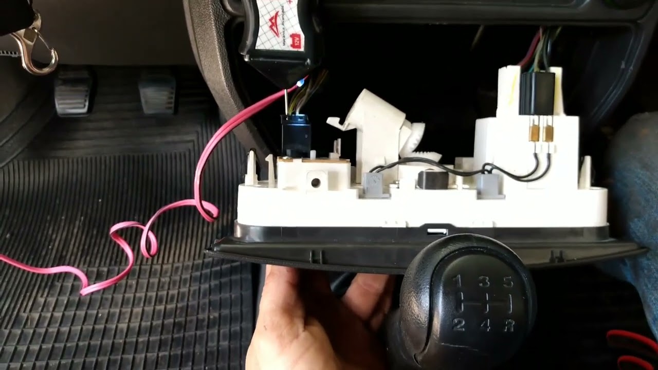 teste no botão de acionamento do ar quente no Ford Ka 2012