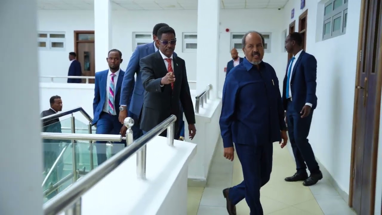Madaxweyne Xasan Sheekh ayaa kormeeray xarunta Hay'adda Socdaalka iyo Jinsiyadda Soomaaliya oo..