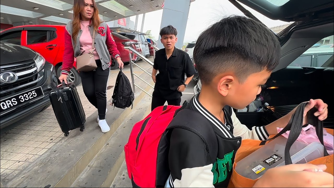 Suriati Malas Nak Driving Sanggup Naik Bas Ke Kuching | Awal Betul Makan Steamboat Anak² Request