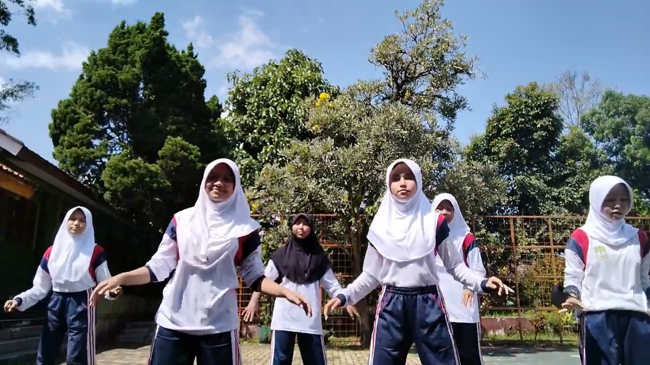 latihan senam sambalado waktu kelas 8 (18-04-2024, 10.04)
