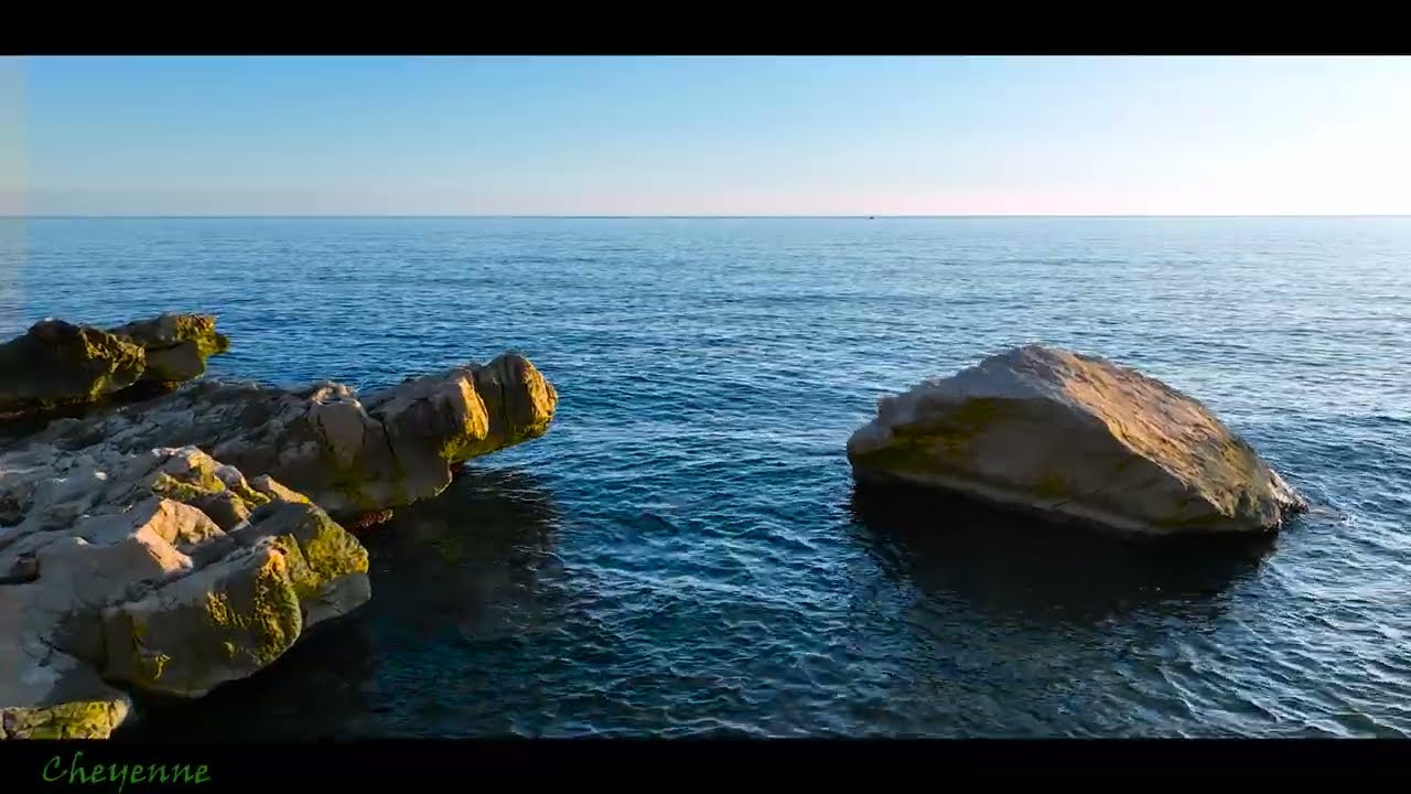 Ventimiglia frontiera  Spiaggia Balzi  Rossi  4K.. Gennaio 2022 ( Drone  DJI Mavic 3)CINEMATIC