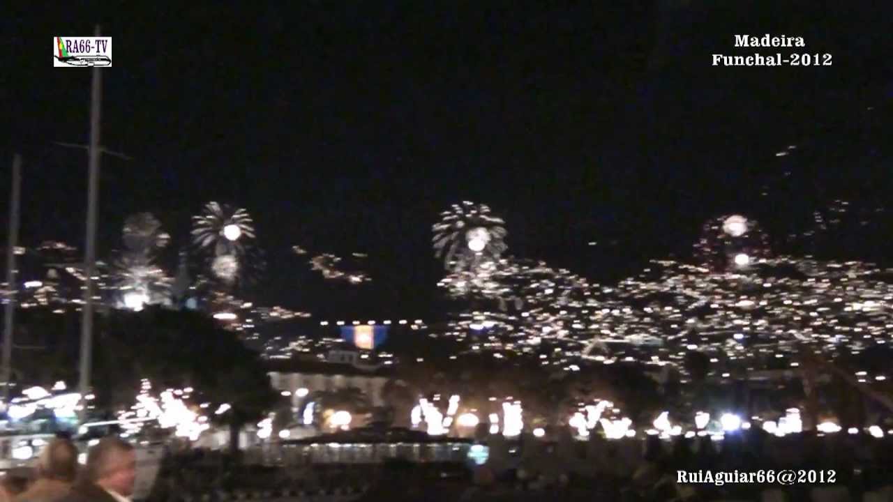 Noite de Fim do Ano Fogo de Artifício na Madeira 2012-2013. New Year`s Eve Fireworks Display.