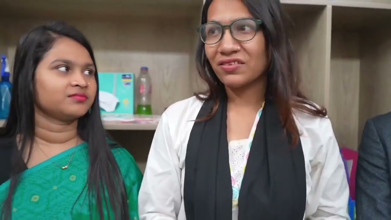 অফিসের কর্মচারীদের বেতন বোনাস না দেওয়ায় মালিককে অফিস থেকে বের করে দিয়ে অফিসতালামেরেদিলকর্মচারীরা।