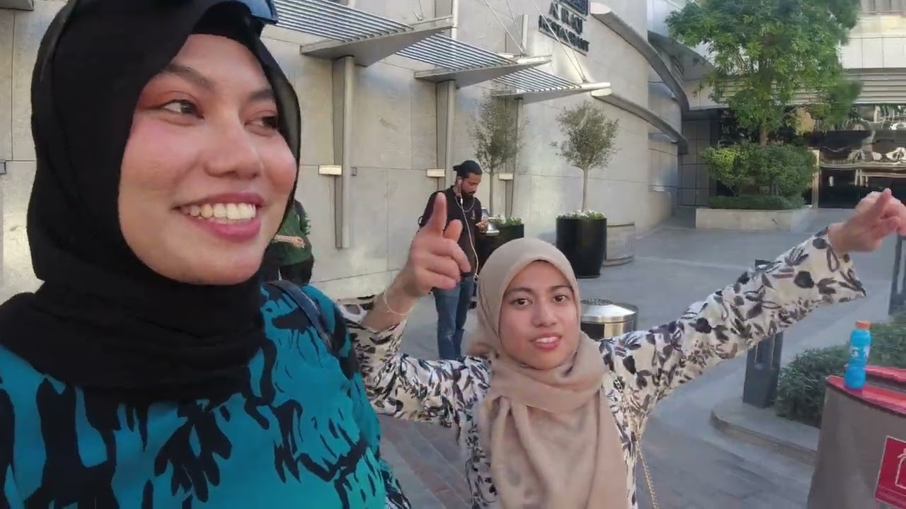 Aina & Burj Khalifa 02 23