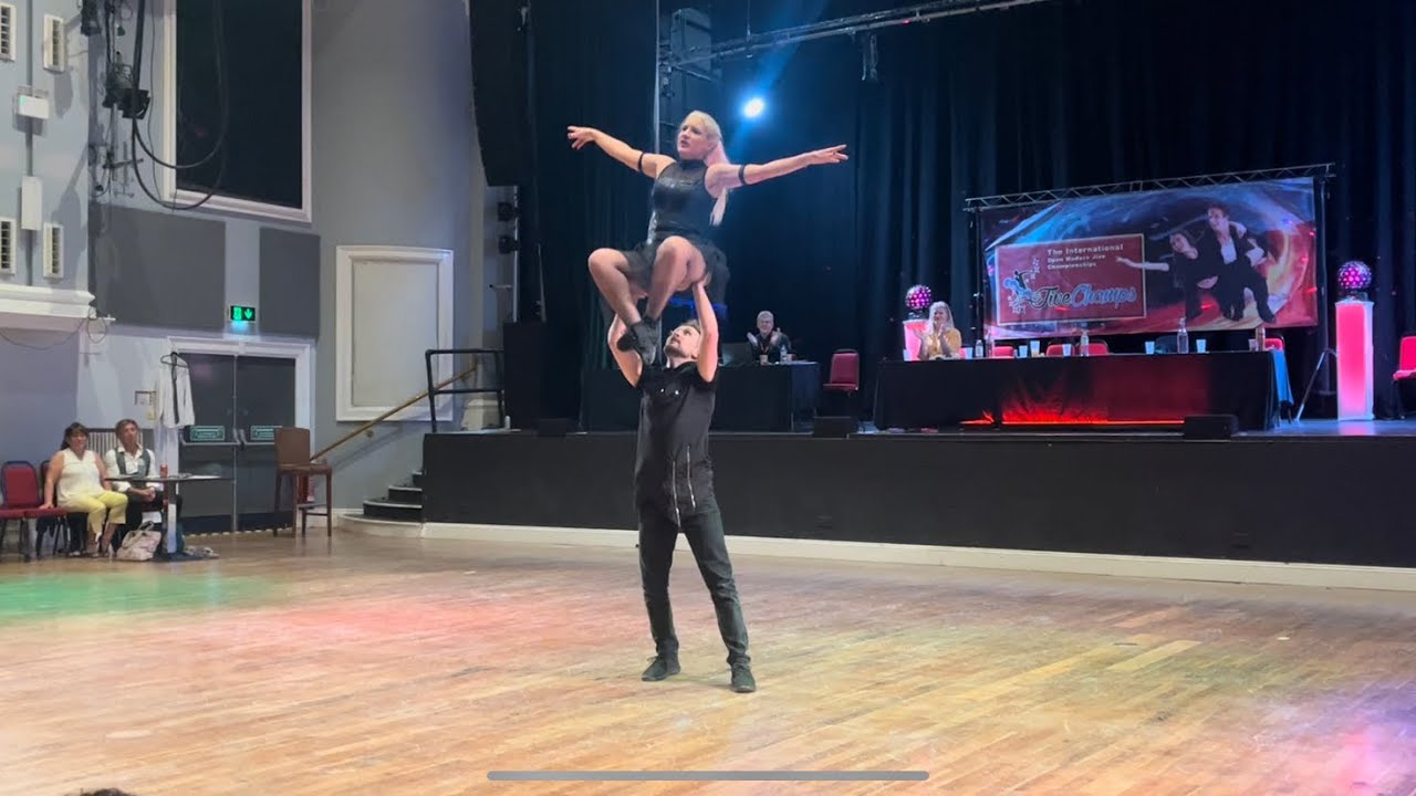 Lee and Dawn Perrott - Power Showcase at the Jive Champs