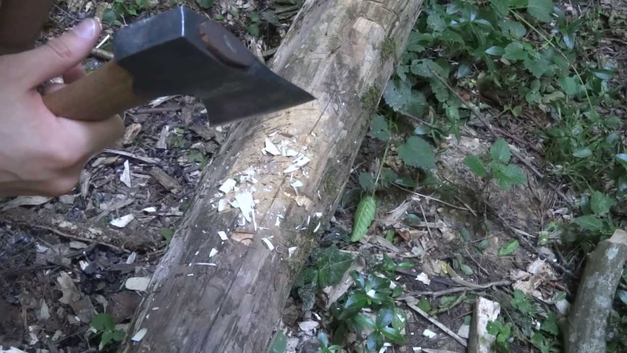 Bushcraft - Carving a small spoon with an Axe (Gransfors Bruks)