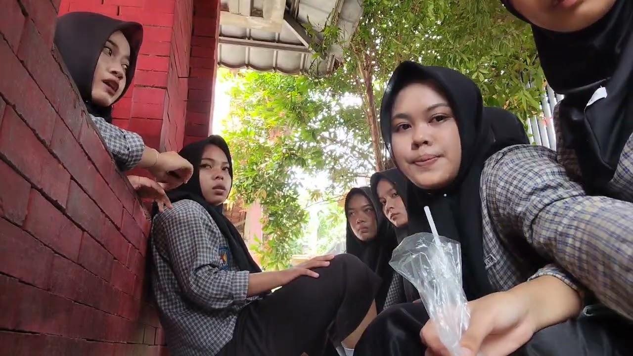 NGERUMPIII DI POS SATPAM DISELA JAM KOSS WITH FRIENDS