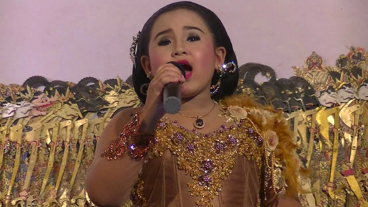 Dimas Niken Salindri (Nembang Sinom - Sikucing)