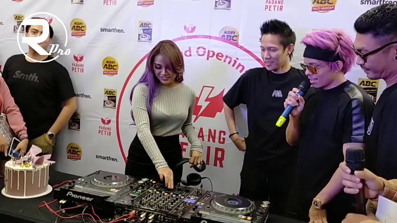 Saat Atta Halilintar Beri Tantangan NgeDj Kepada Aurel Hermansyah