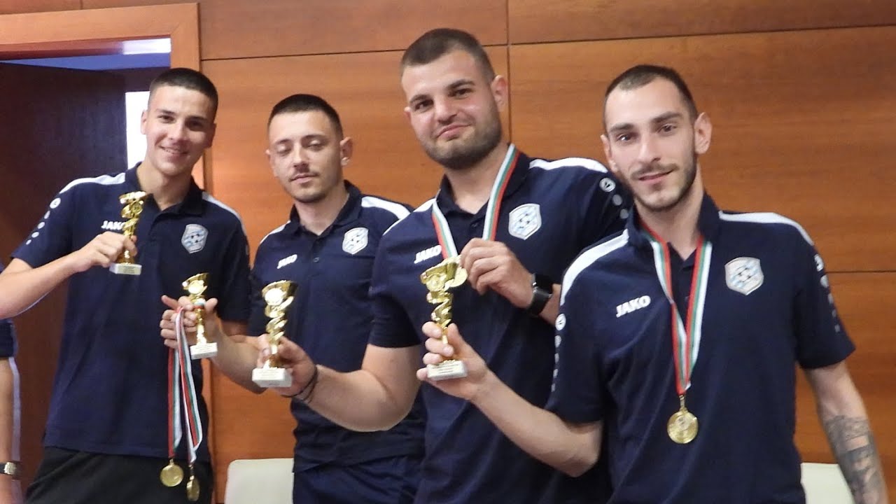 Награждаване на изявени футболисти от ФК 