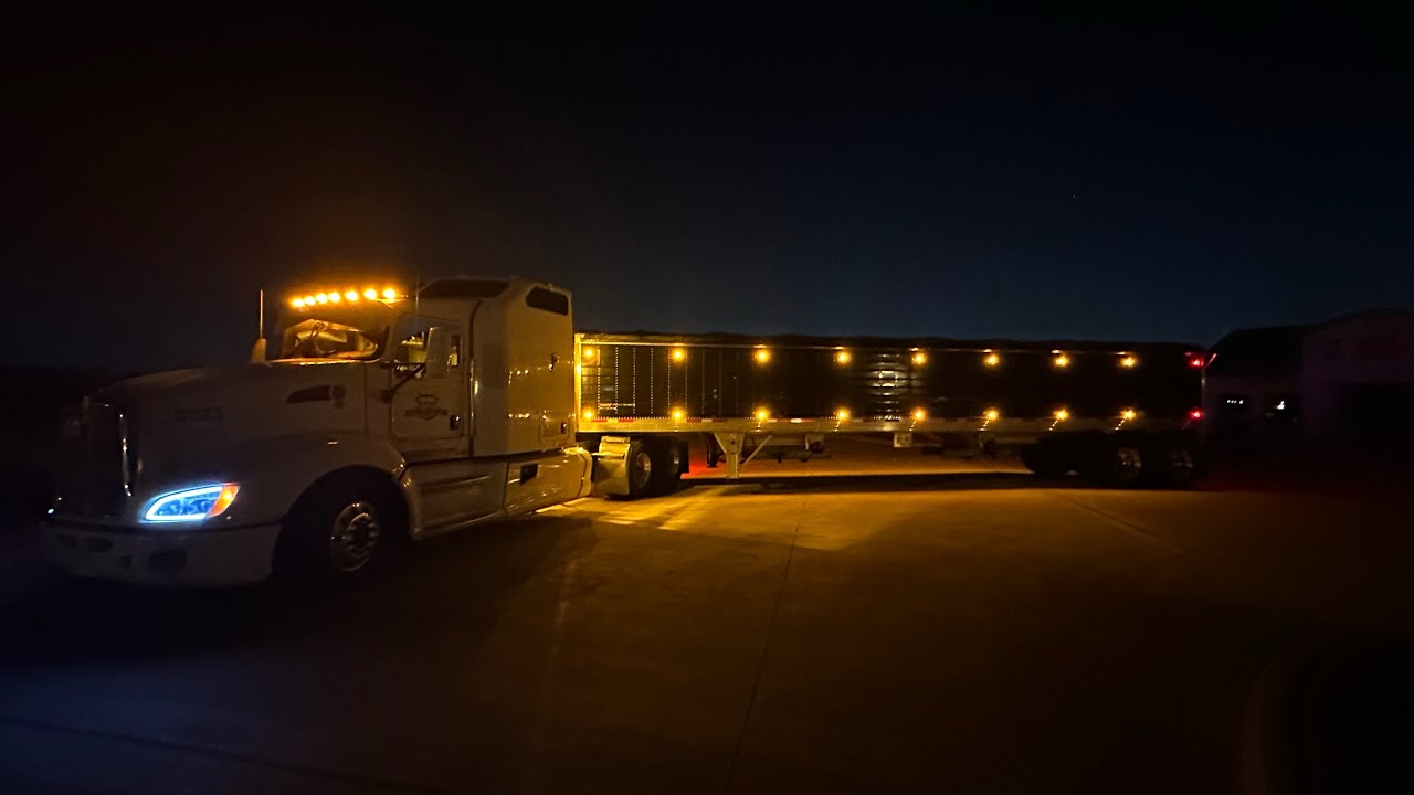 25 Year Old Hopper Bottom Owner Op, Convoy POV!!