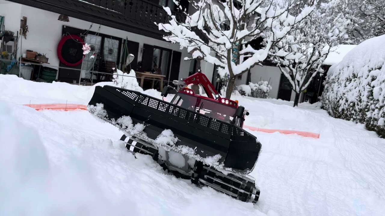RC Pistenbully PB600 polar W Graupner beim verschieben