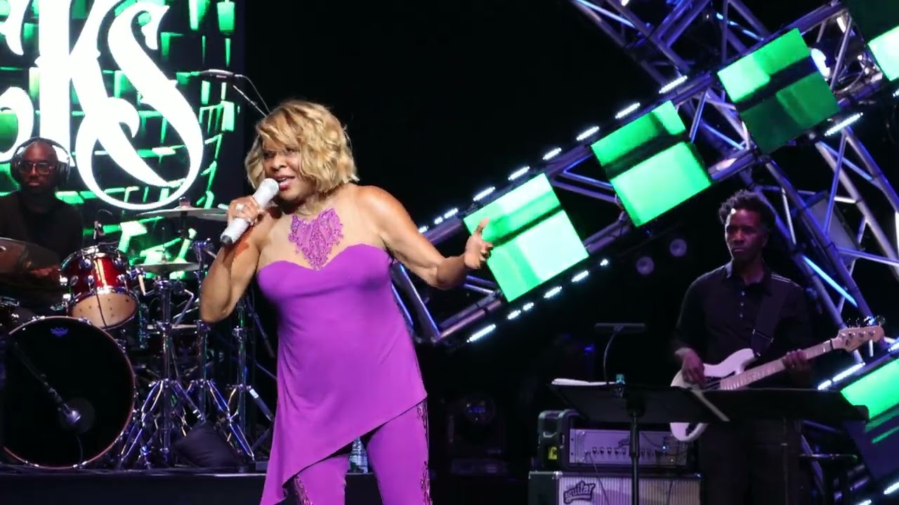 Thelma Houston 05-28-2022 - Motown Medley & "Don't Leave Me This Way"