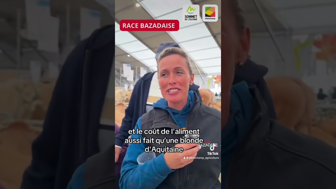 🐂👩&zwj;🌾 @SommetElevage une m&egrave;re et sa famille qui pr&eacute;sentent la vache de race bazadaise. #elevage