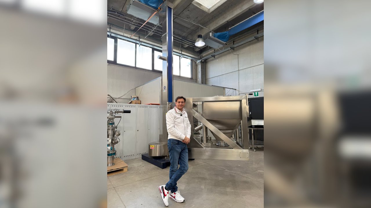 Bin Lifting Column with Vibrator for Safe Powder Discharge - AGIERRE #BinLifter #IBClifter
