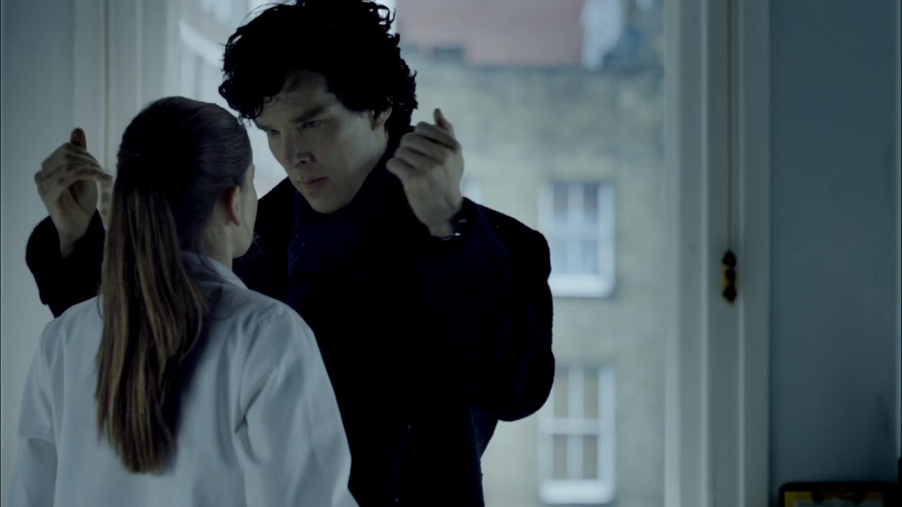 Sherlock kissing Molly