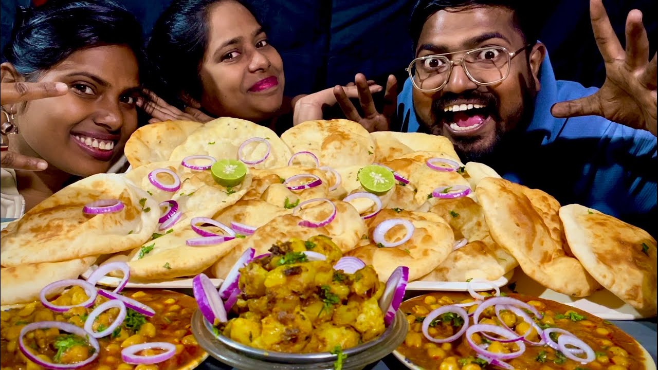 Garma Garam testi Chhole😋👌 aur heavy bhature with tasty fried aloo 🔥🤤🤤👌