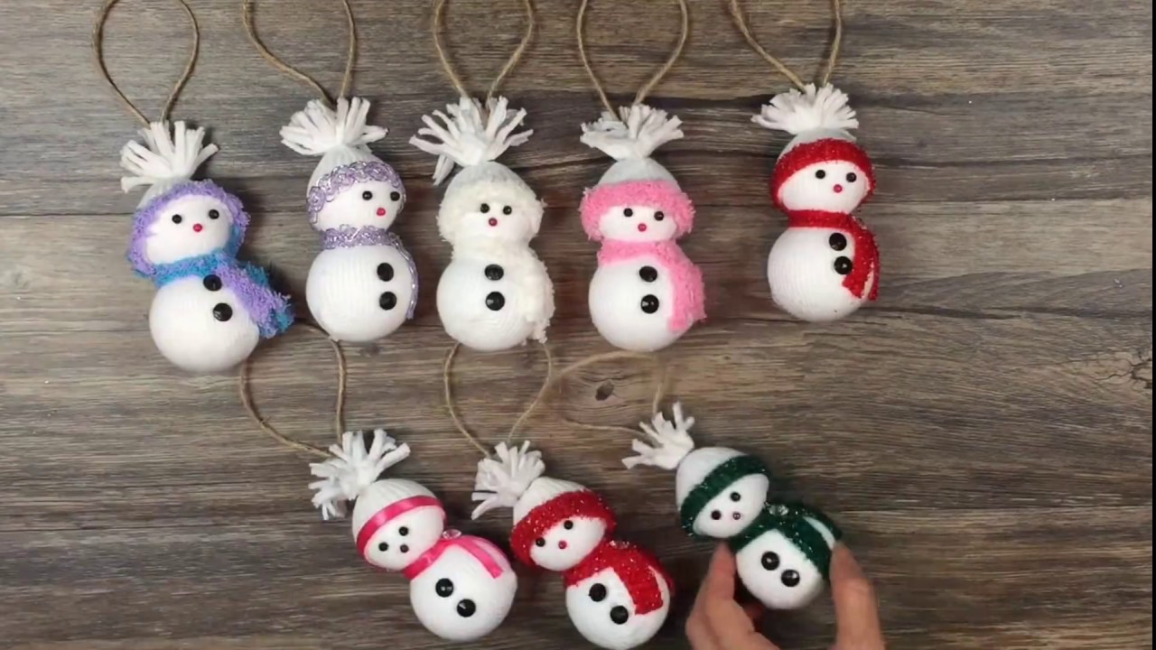 DIY: How to make Snowman ornaments out of socks very easy / Muñeco de nieve con calcetines