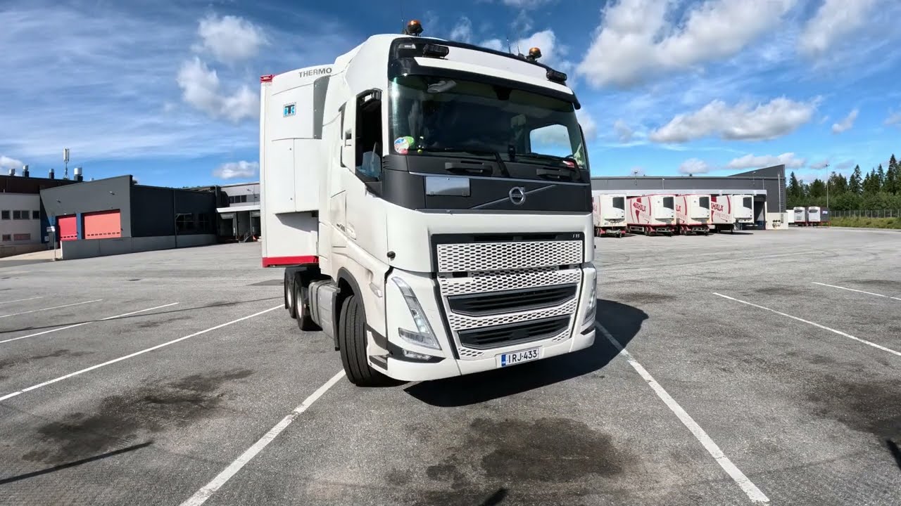 Volvo HCT Rekor uzunluktaki TIR ile rampaya yanaşma(34 metre kamyon ile 