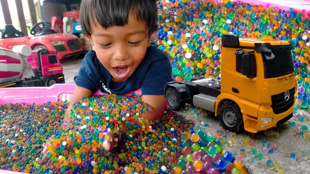 เม็ดบีท ลูกปัดน้ำ เม็ดสีสวยมาก แช่น้ำแล้วพองใหญ่ ใส่รถโม่บังคับ สนุกมาก | พี่ปลื้ม