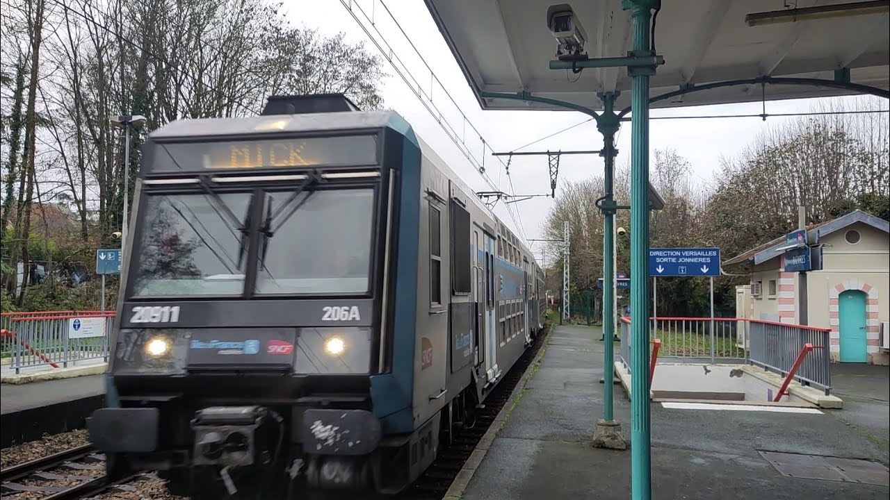 Taking the Transilien V from Bièvres to Massy-Palaiseau