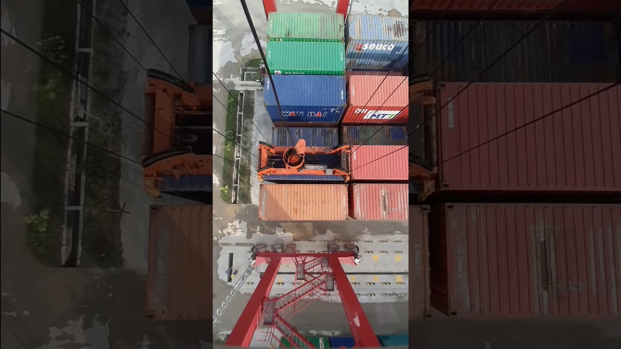 RTG Crane Travel and Loading Container