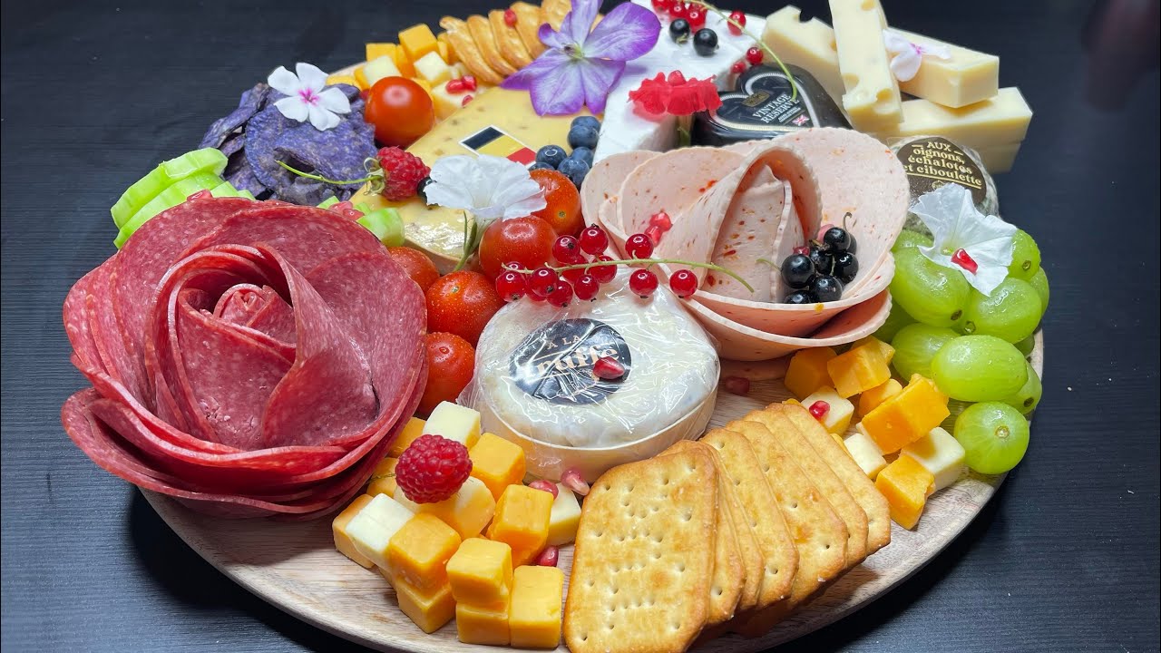 Grazing Platter - Plateau garni - Fromage Charcuterie en rose