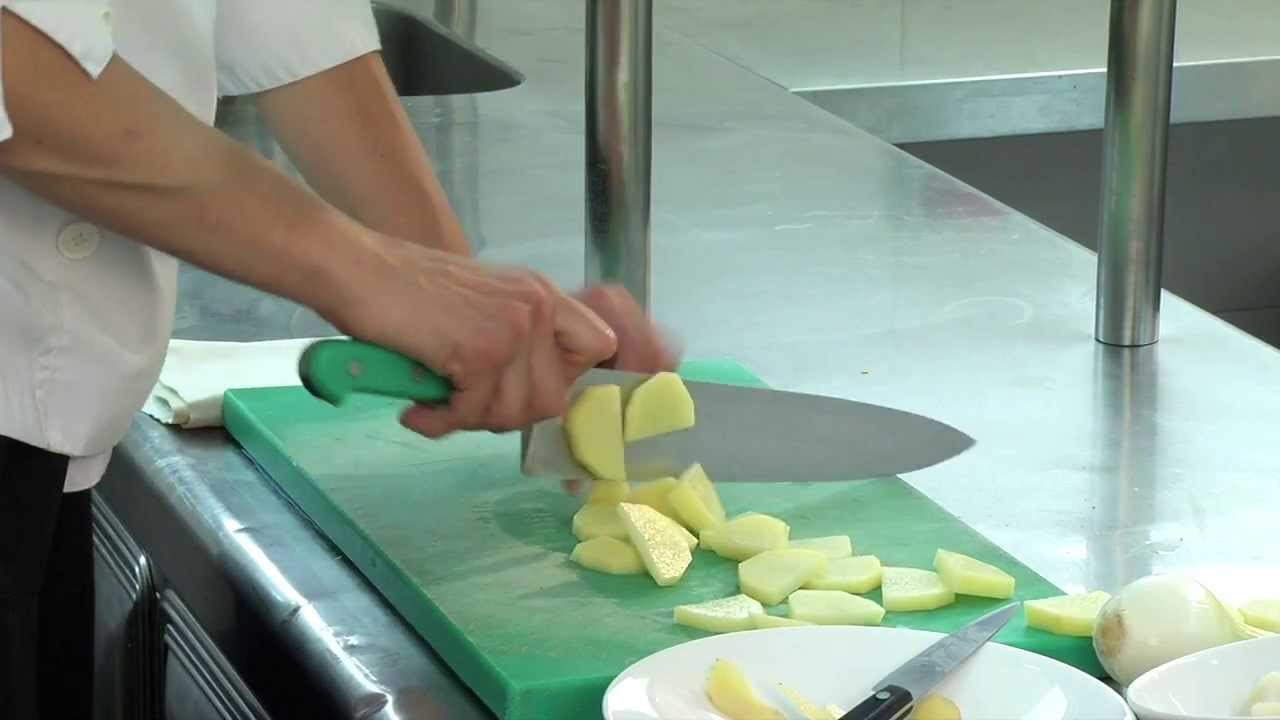 Bacalao con patata y guisantes. Recetas de Arena Restaurant (Salou):