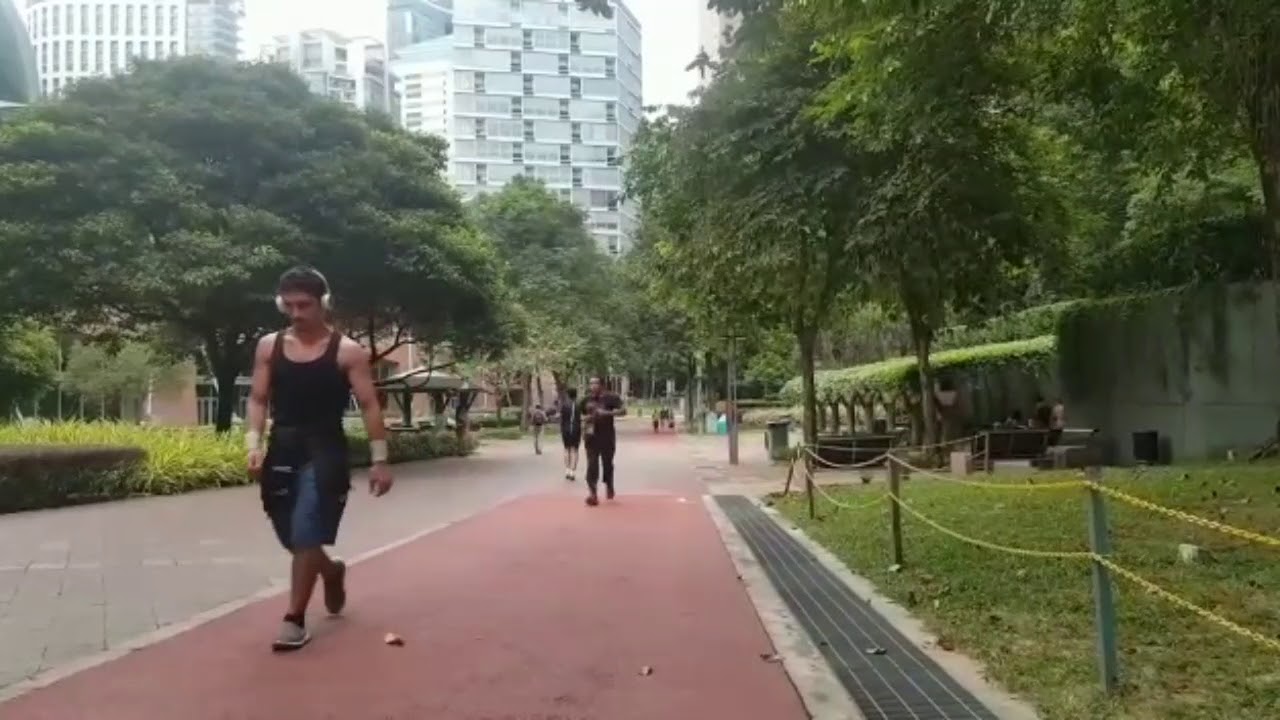 Abg Nazri Jogging Di Taman KLCC