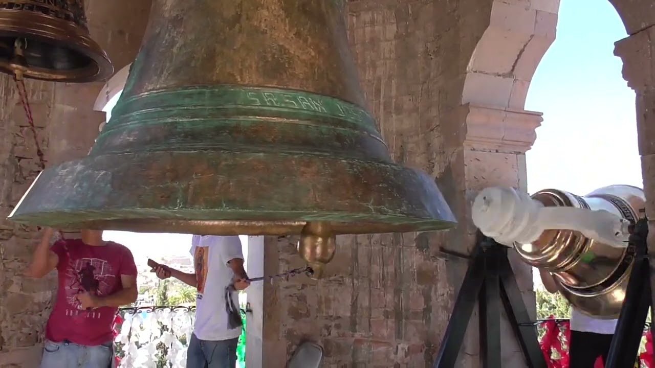 Tercera llamada para misa de 12:00 torre oeste Santuario de Nuestra Señora de Guadalupe Calvillo Ags